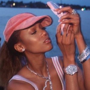 Tyra would rather check herself out in a flip phone than a smartphone